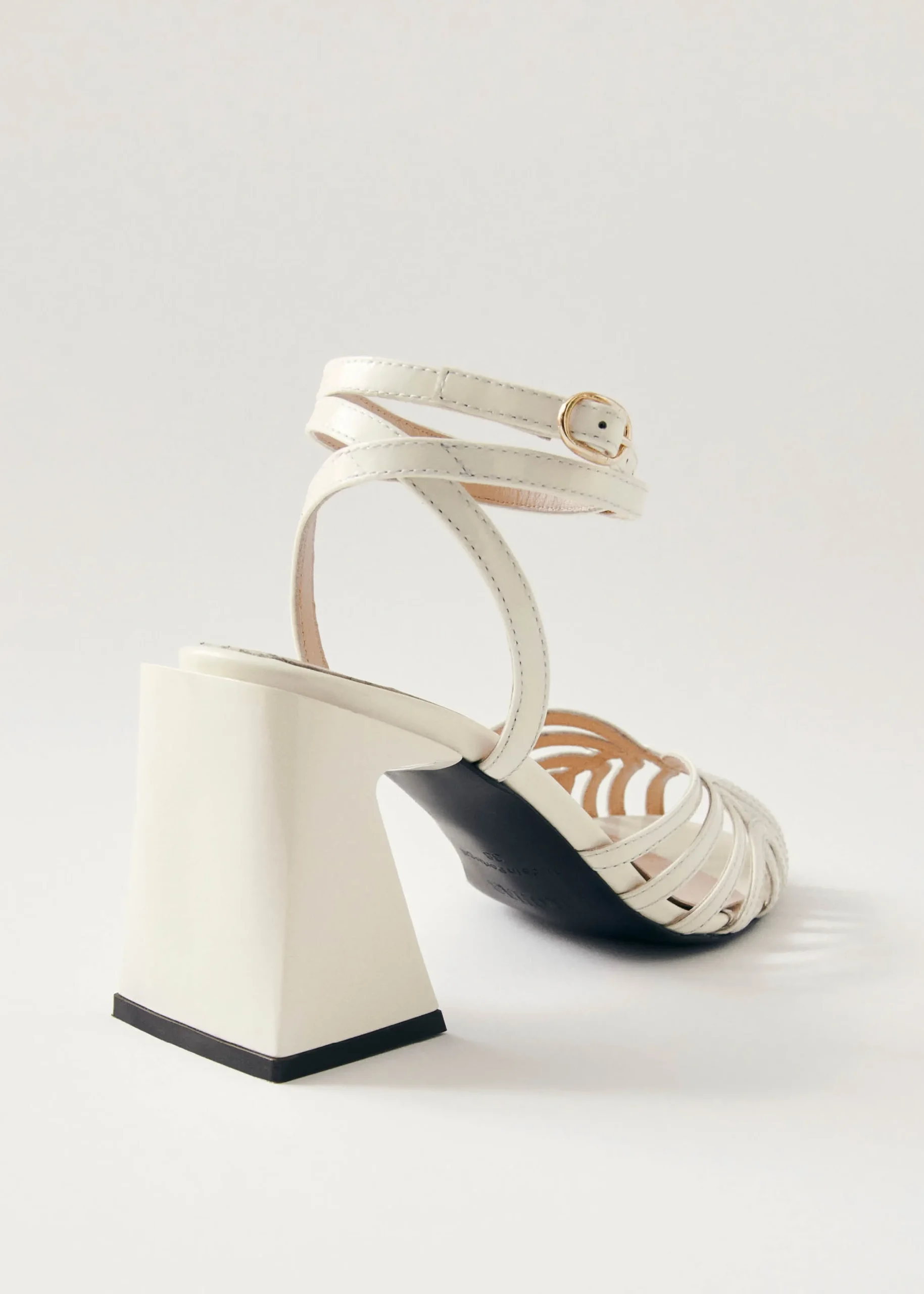 Jessa Onix Cream Leather Sandals