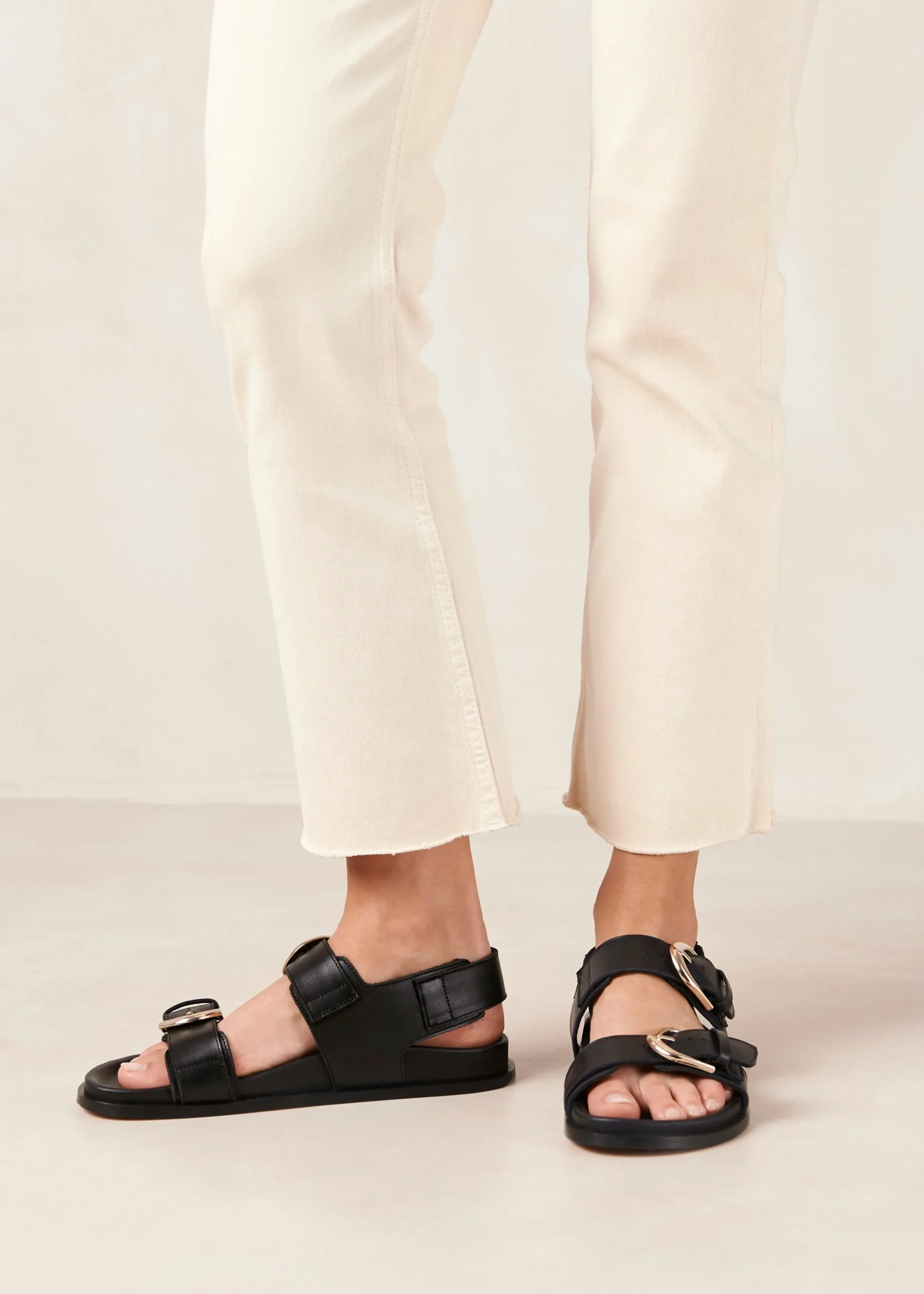 Leone Black Leather Sandals