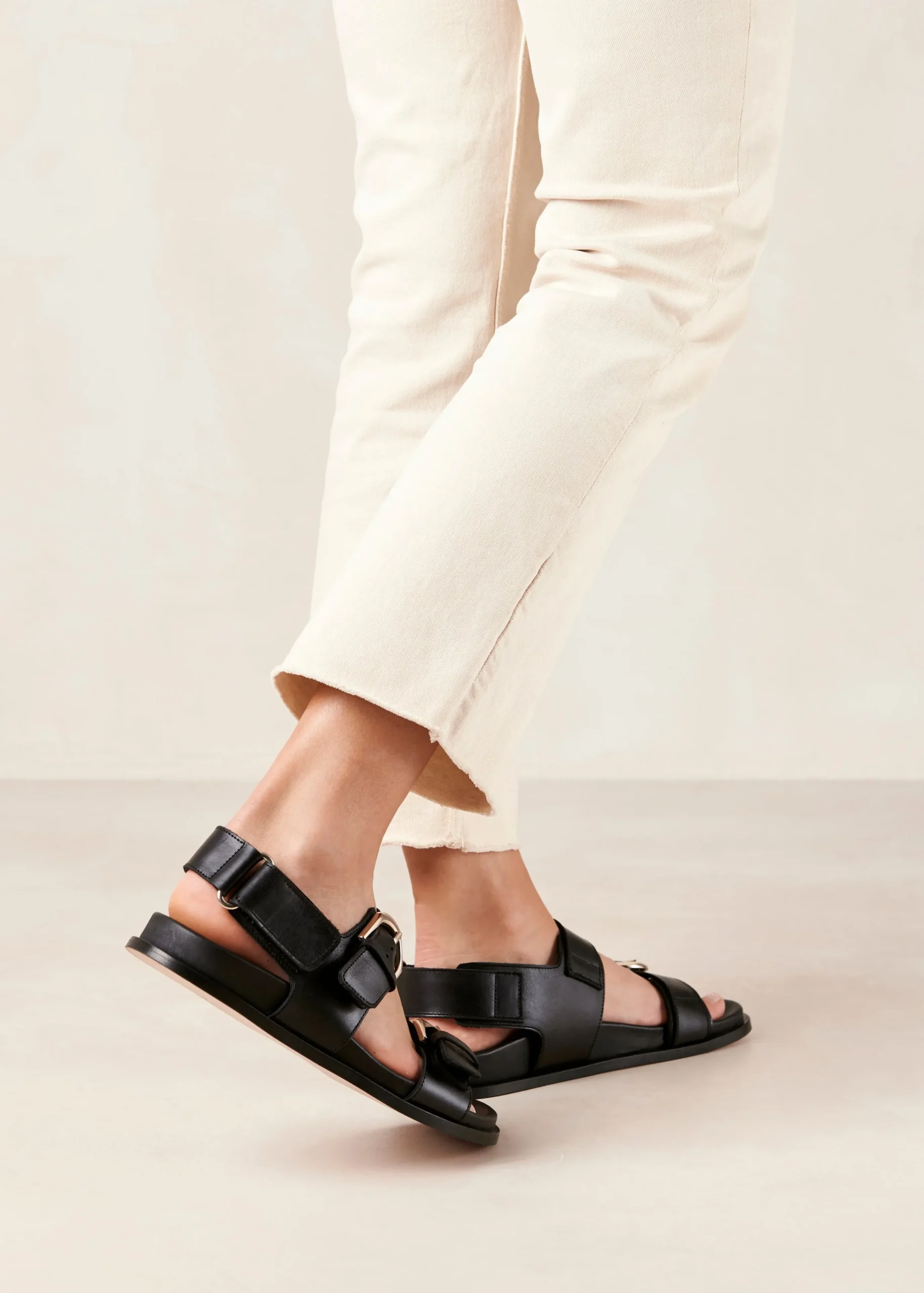 Leone Black Leather Sandals
