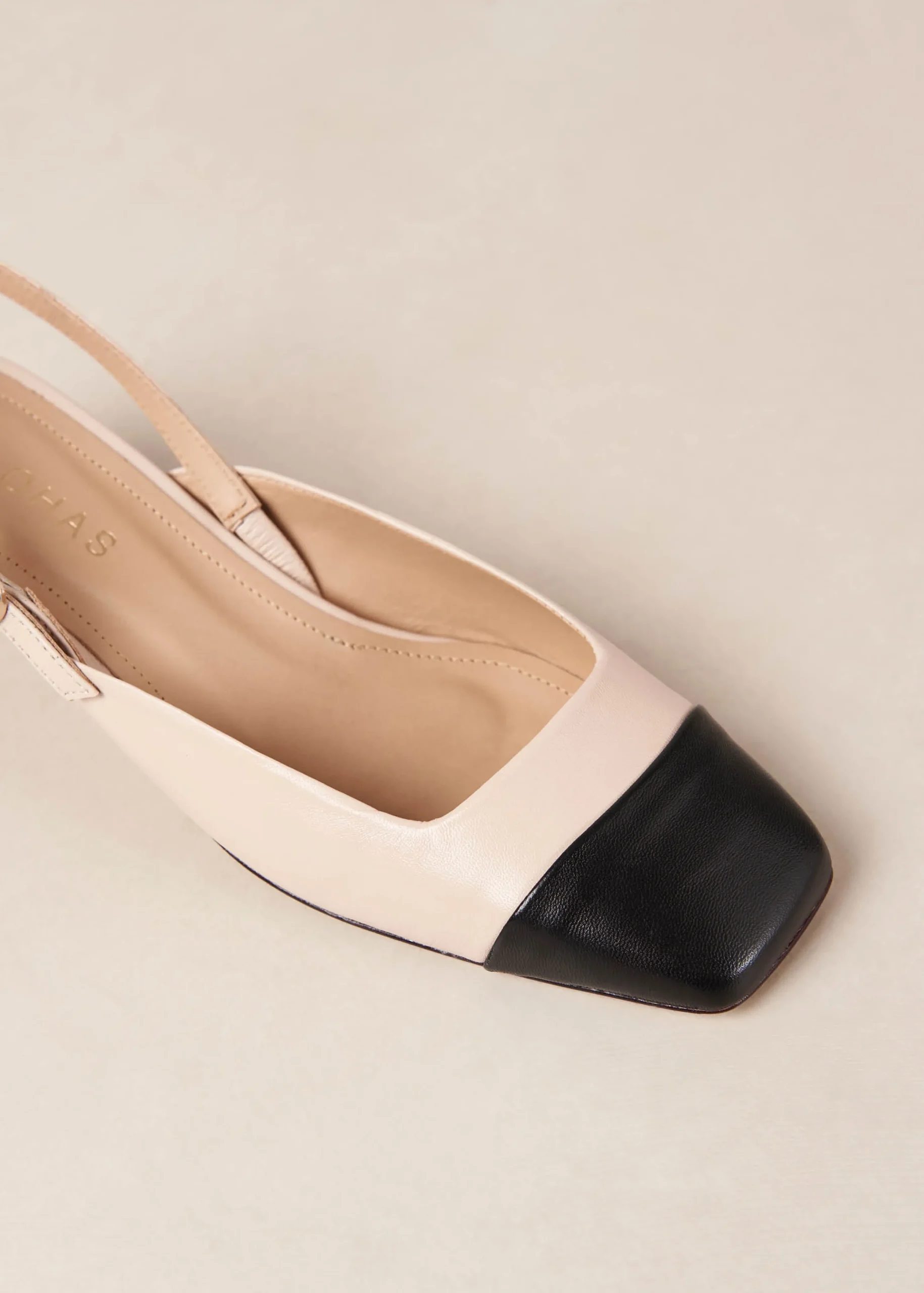 Lindy Bicolor Cream Black Leather Pumps