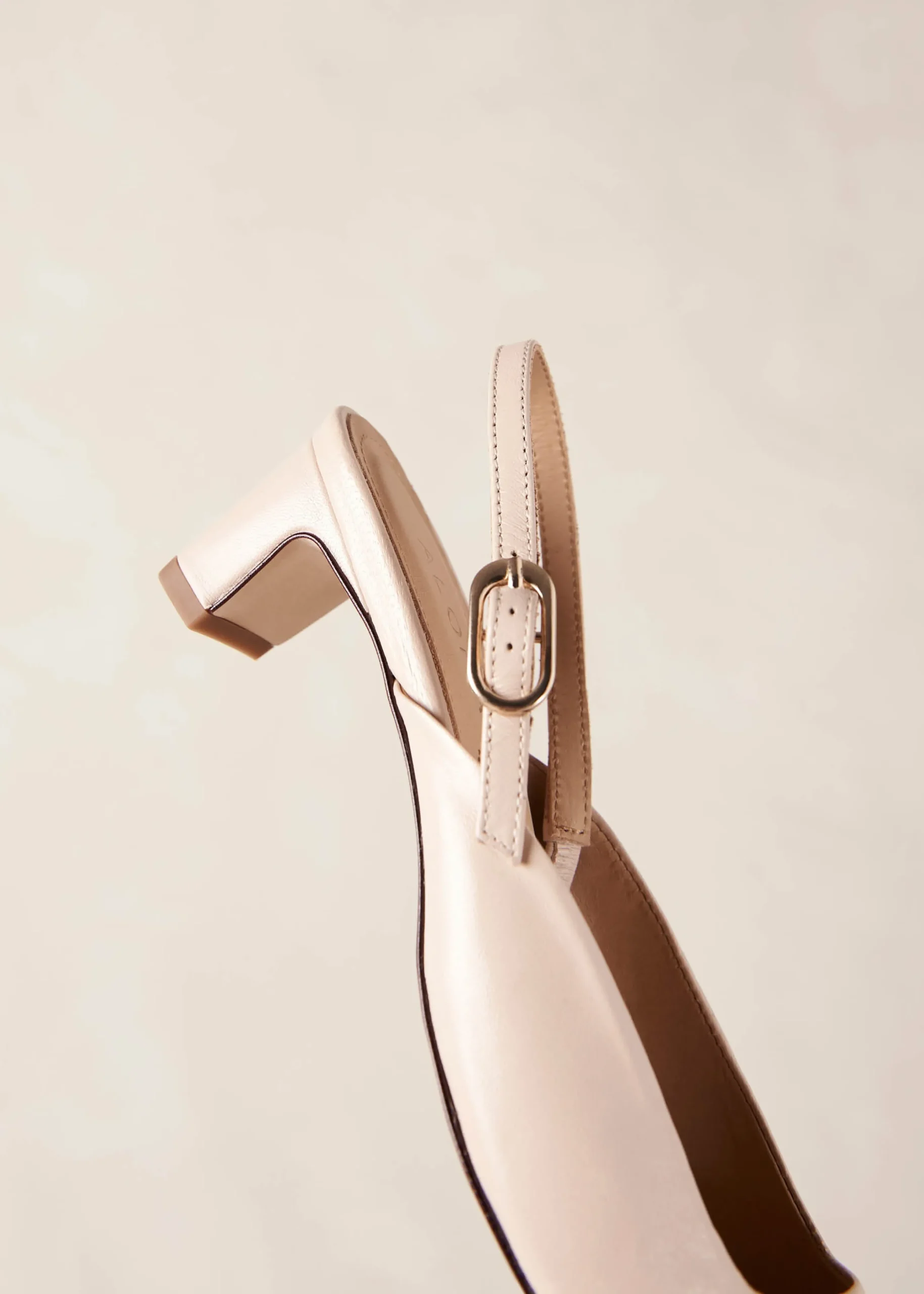 Lindy Bicolor Cream Black Leather Pumps