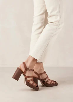 Rollers Caramel Sandals