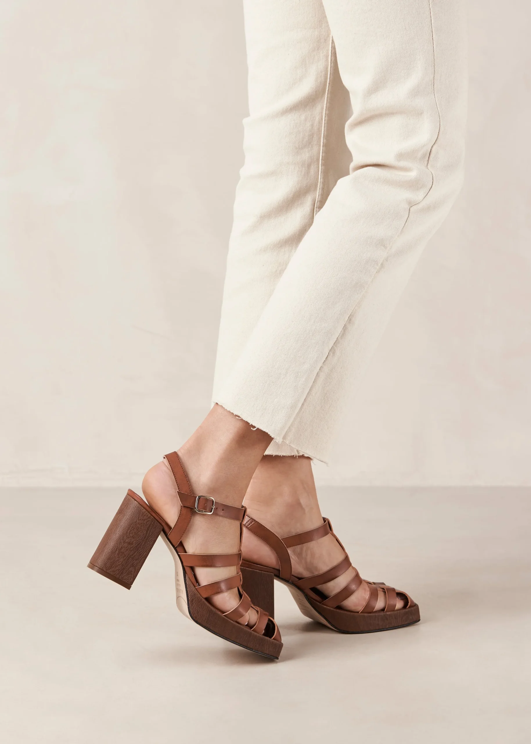 Rollers Caramel Sandals