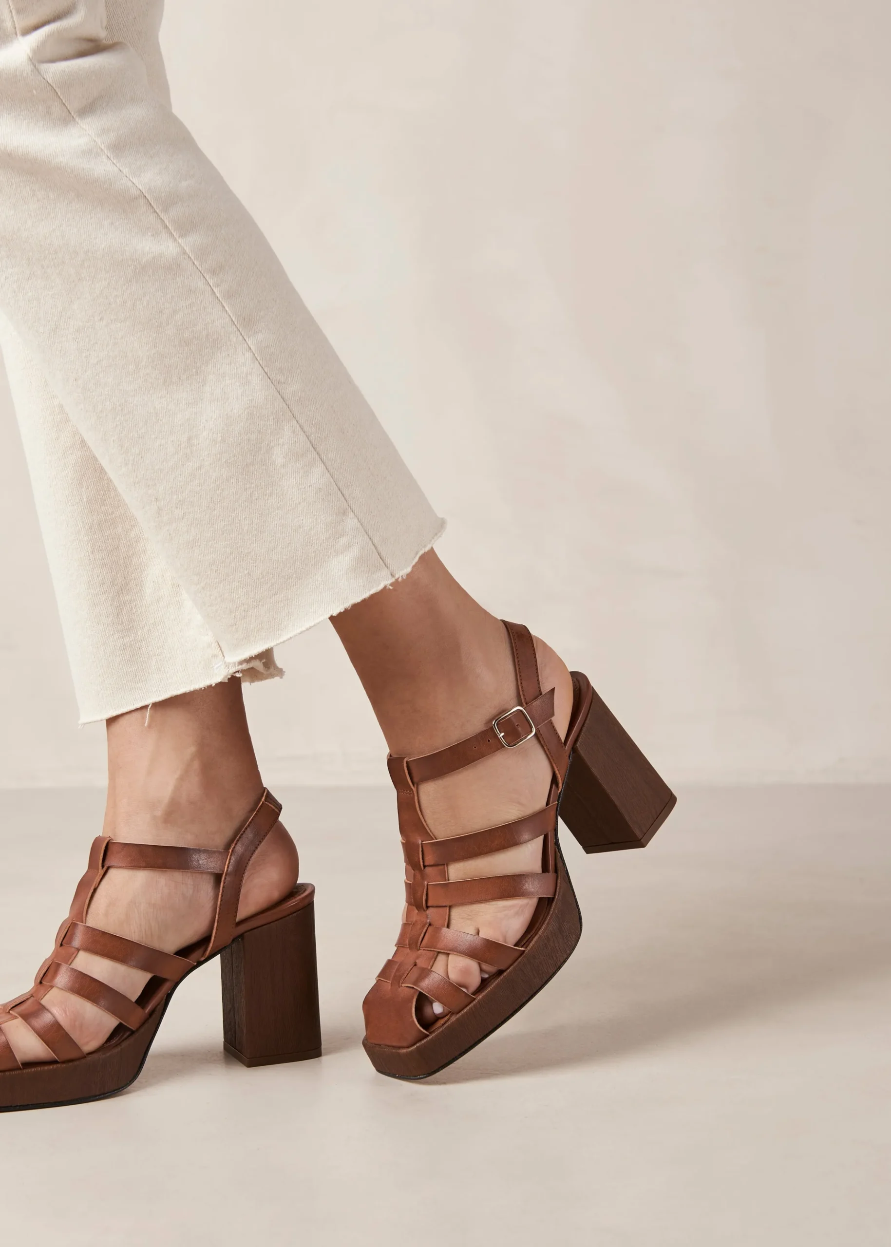 Rollers Caramel Sandals