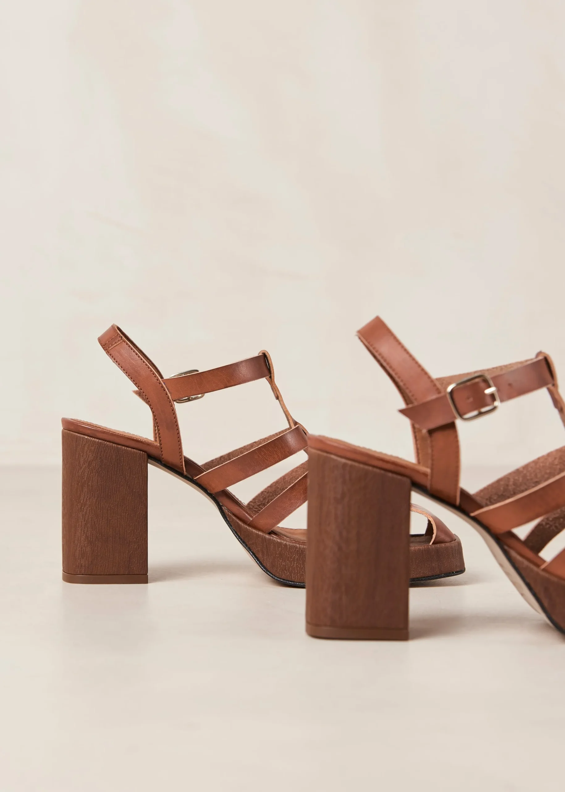 Rollers Caramel Sandals