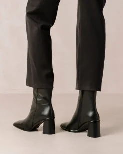 West Vintage Total Black Leather Ankle Boots