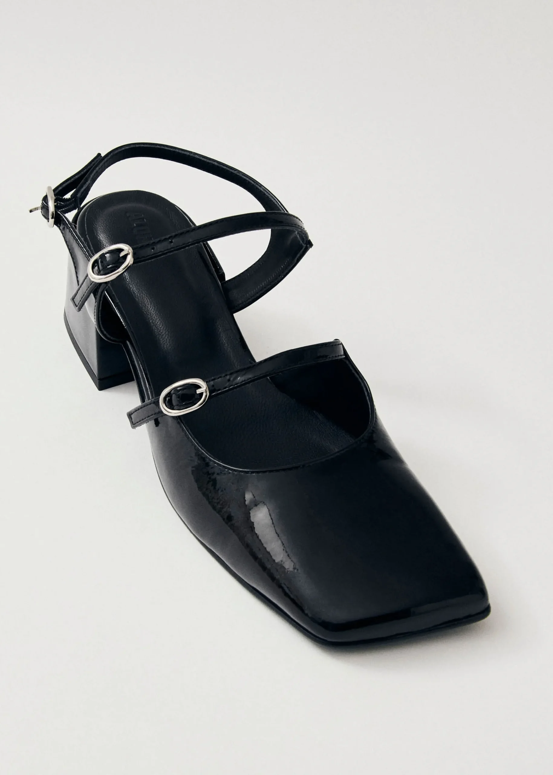 Withnee Onix Black Leather Pumps