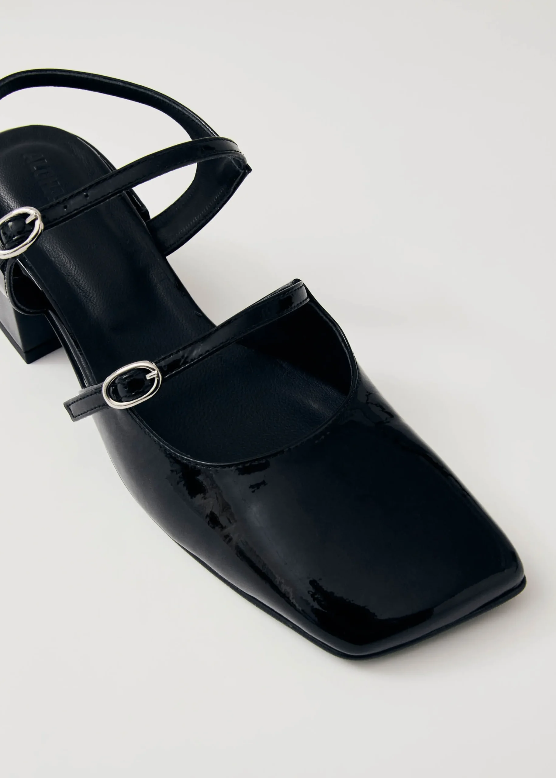 Withnee Onix Black Leather Pumps